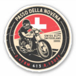 Passo della Novena | Schweiz | Motorrad Aufkleber<br><div class="desc">Der Nufenenpass wurde in einem Vintagen,  bedrückten Stilemblem gemacht. Es ist ein berühmter Bergpass,  der sich entlang der Alpen in der Schweiz befindet.</div>