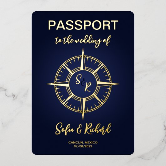 Passport Wedding Destination Gold Compass Monogram Folieneinladung (Vorderseite)