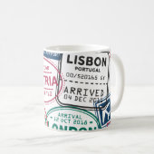 Passstempel-Süchtiger Retro-Weltreisender Kaffeetasse (VorderseiteRechts)