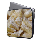 Pasta mit Parmesan-Käse Laptopschutzhülle (Vorderseite Links)