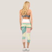Pasta Pale Turquoise Pink Abstrakte Kunst, Dichtun Capri Leggings (Rückseite)