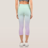 Pastel ästhetische Minze und Lilac Gradient Ombre Capri Leggings (Rückseite)
