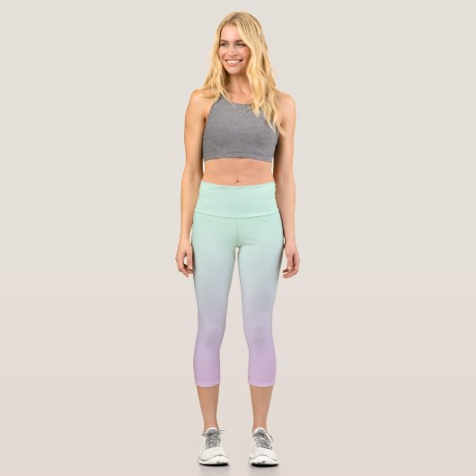 Pastel ästhetische Minze und Lilac Gradient Ombre Capri Leggings (Vorderseite)