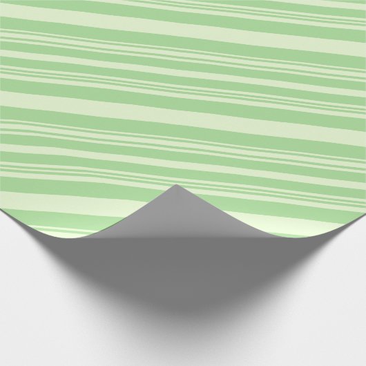Pastel Baby Green Stripes Geschenkpapier (Ecke)
