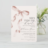 Pastel Beige Coquette Bow Brautparty Einladung (Stehend Vorderseite)