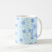 Pastel Blue Baby Blue Snowflakes Custom Monogram Kaffeetasse (VorderseiteRechts)