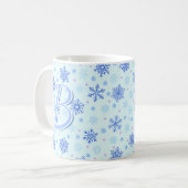 Pastel Blue Baby Blue Snowflakes Custom Monogram Kaffeetasse (Vorderseite Links)
