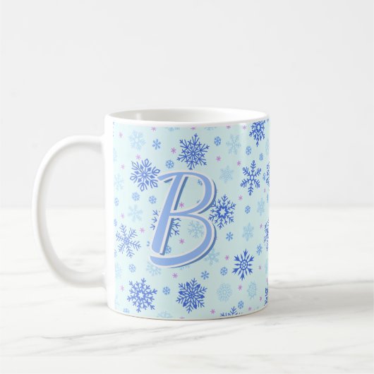 Pastel Blue Baby Blue Snowflakes Custom Monogram Kaffeetasse (Links)