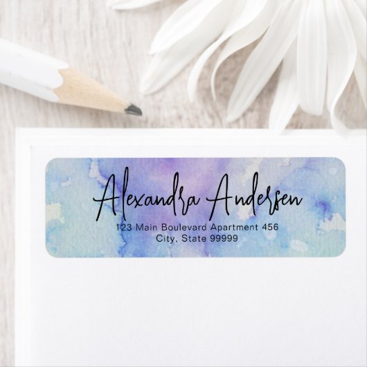 Pastel Blue Lila Watercolor Modernes Script Label (Insitu)