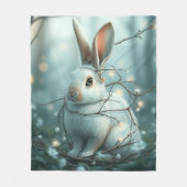 Pastel Blue Rabbit mit Twigs und Blume Fleecedecke (Vorderseite)