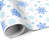 Pastel Blue Snowflakes in verschiedenen Formen Ele Geschenkpapier (Rolleneckpunkt)