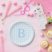 Pastel Blue und White Gingham Mit Monogramm Pappteller (Party)