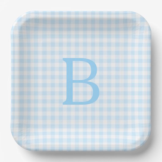 Pastel Blue und White Gingham Monogram Pappteller (Vorderseite)