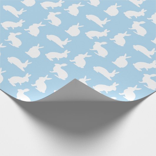 Pastel Blue With White Bunny Pattern Cute Easter Geschenkpapier (Ecke)