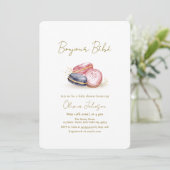 Pastel Bonjour Bébé French Macarons Babydusche Einladung (Stehend Vorderseite)