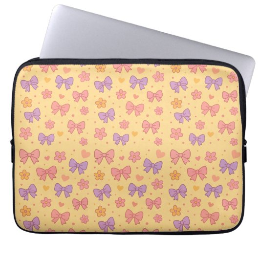 Pastel Bows & Flowers Pattern – Cute Yellow Girly Laptopschutzhülle (Vorderseite)