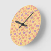 Pastel Bows & Flowers Pattern – Cute Yellow Girly Runde Wanduhr (Winkel)