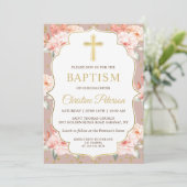 Pastel Coral Floral Gold Cross Girl Taufe Einladung (Stehend Vorderseite)