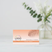 Pastel Coral Gradient Palm Leaf mit Logo Stilvoll Visitenkarte (Stehend Vorderseite)