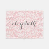 Pastel Coral und Grau Damasky Script Name Fleecedecke (Vorderseite (Horizontal))