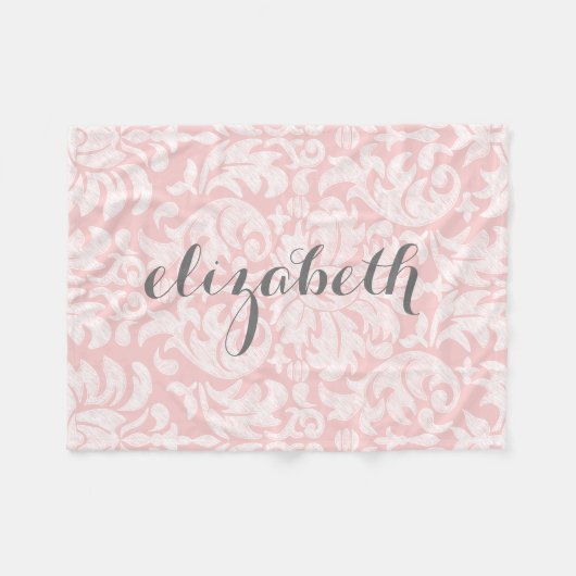 Pastel Coral und Grau Damasky Script Name Fleecedecke (Vorderseite (Horizontal))