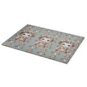 Pastel-Cotattecore-Katze in Overalls & Strohhut Schneidebrett (Ecke)