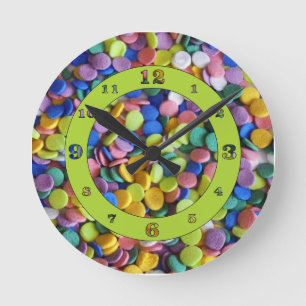 Pastel Easter Candy Dots Numbered Runde Wanduhr