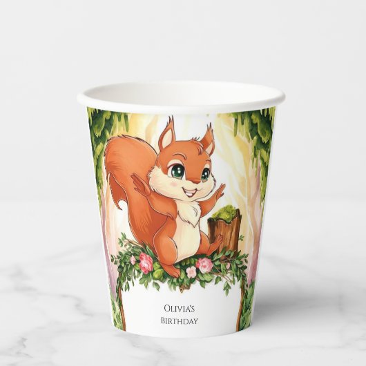 Pastel Enchanted Eichhörnchen Geburtstag Pappbecher (Vorderseite)