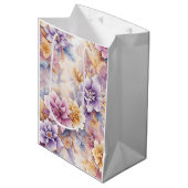 Pastel Floral Gift Bag For Her Mittlere Geschenktüte (Vorderseite Schrägansicht)