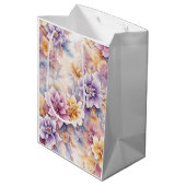 Pastel Floral Gift Bag For Her Mittlere Geschenktüte (Rückseite Schrägansicht)