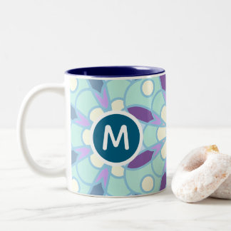 Pastel Floral Mandala Monogram Letter Design Zweifarbige Tasse