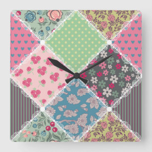 Pastel Floral Quilt Squares Quadratische Wanduhr
