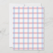 Pastel Gingham What’s Baking Gender Reveal Invitat Einladung (Rückseite)
