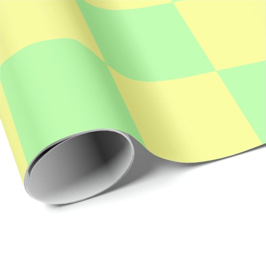 Pastel Goth Green und Yellow Schachbretts Geschenkpapier (Rolleneckpunkt)