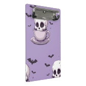 Pastel-Goth-Schädel in Teetasse Mini Klemmbrett (Schrägansicht)