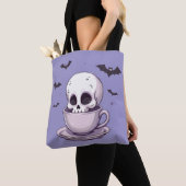 Pastel-Goth-Schädel in Teetasse Tasche (Von Nahem)