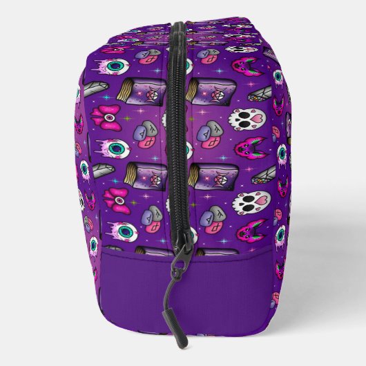 Pastel Goth - Witchy - Lila Halloween Waschbeutel (Rechts)