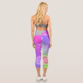 Pastel Gradient Flowers and Butterflies Capri Leggings (Rückseite)