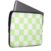 Pastel Green Checkered Gingham Pattern Laptopschutzhülle (Vorne Rechts)