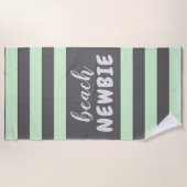 Pastel Green Stripes Custom Text Beach NEWBIE Strandtuch (Vorderseite)