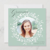 Pastel Green White Wildblume Wreath Abschluss Ankündigung (Vorderseite)