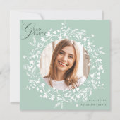 Pastel Green White Wildblume Wreath Abschluss Einladung (Vorderseite)