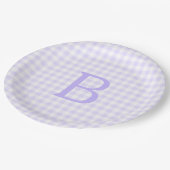 Pastel Lavender und White Gingham Monogram Pappteller (Schrägansicht)