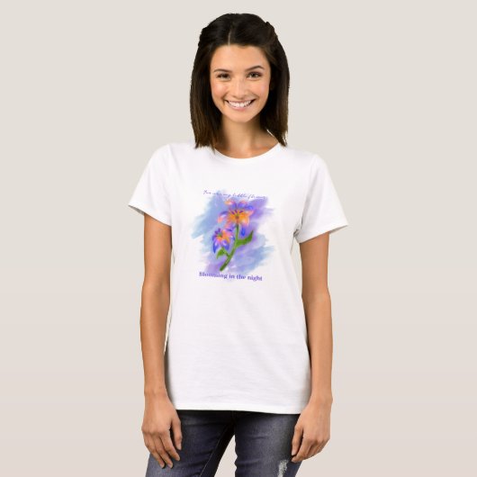 Pastel Lila Minimalistische Blume. T-Shirt (Vorne ganz)