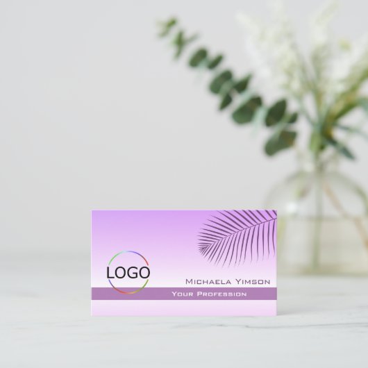 Pastel Lilac Gradient Palm Leaf Logo und Foto Visitenkarte (Stehend Vorderseite)