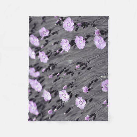 Pastel Lilac Wildblumen Fleecedecke (Vorderseite)