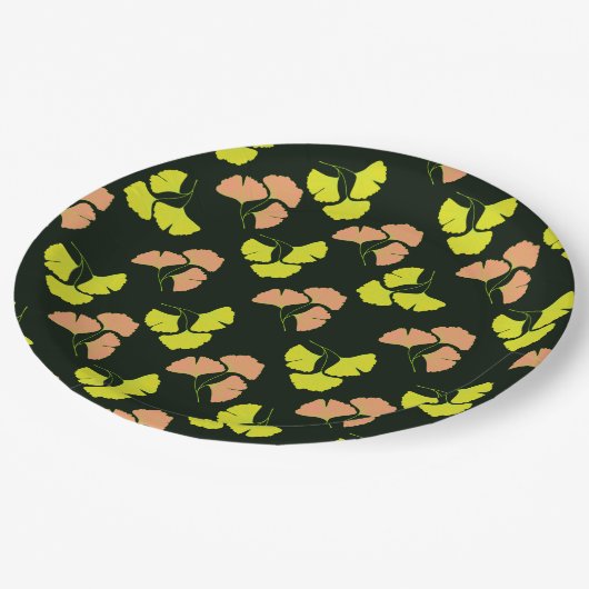 Pastel-Neon Ginko Leaves on Black Background Pappteller (Schrägansicht)