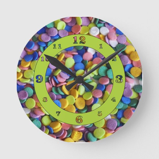 Pastel Oaster Candy Dots nummeriert Runde Wanduhr (Vorderseite)