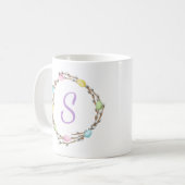 Pastel-Oster-Weidenkranz mit violettem Monogramm Kaffeetasse (Vorderseite Links)