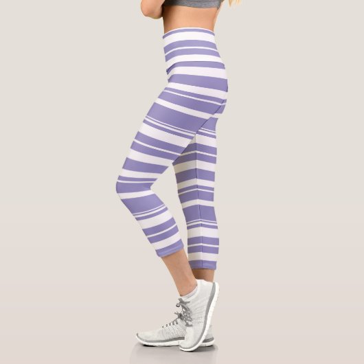 Pastel Pale Lavendel Lila Abstrakte Kunst, Dichtun Capri Leggings (Links)